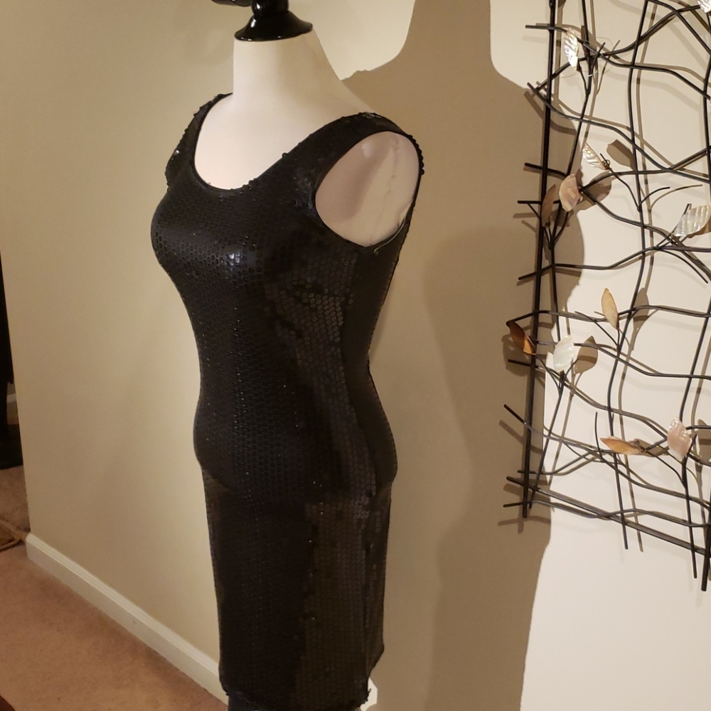 GLENROB DRESS - Picture 7 of 16